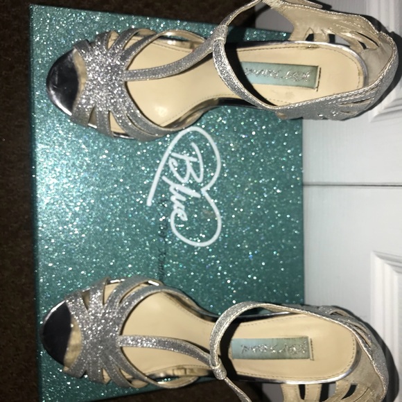 Betsey Johnson Silver Sparkle Heels - Picture 5 of 8